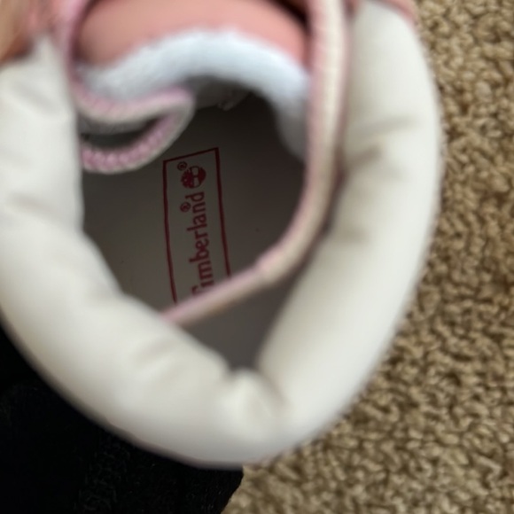 Timberland Infant SZ 2 M pink bootie and hat set. - Picture 7 of 9